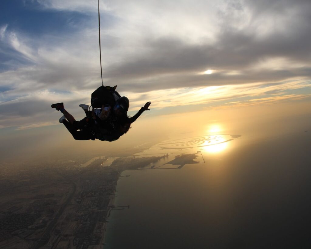 skydiving 3016196 1920 1