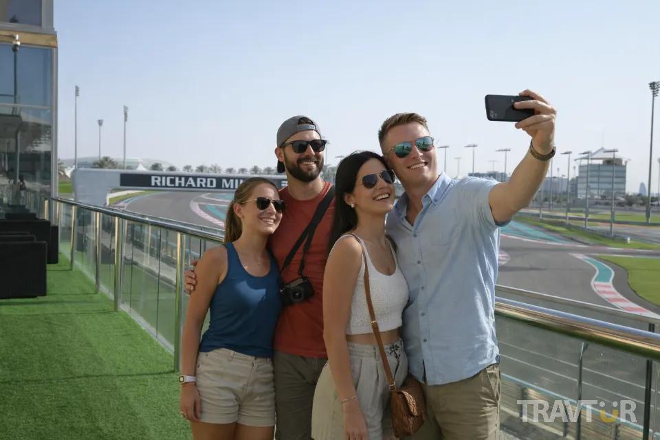 Abu Dhabi City Tour with Qasr Al Watan Ticket sightseeing image