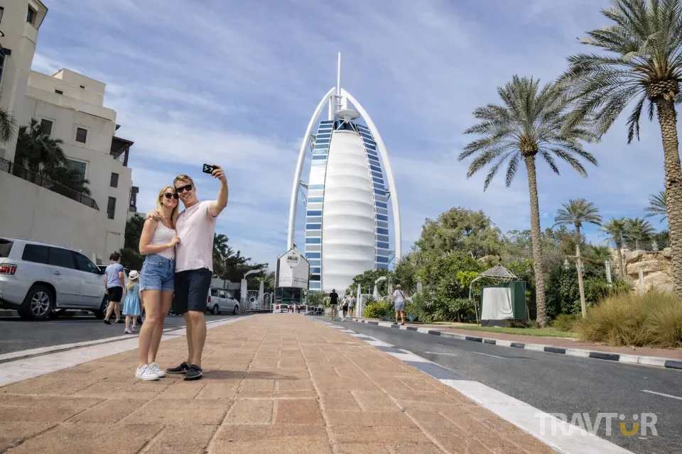 Dubai city tour modern skyline