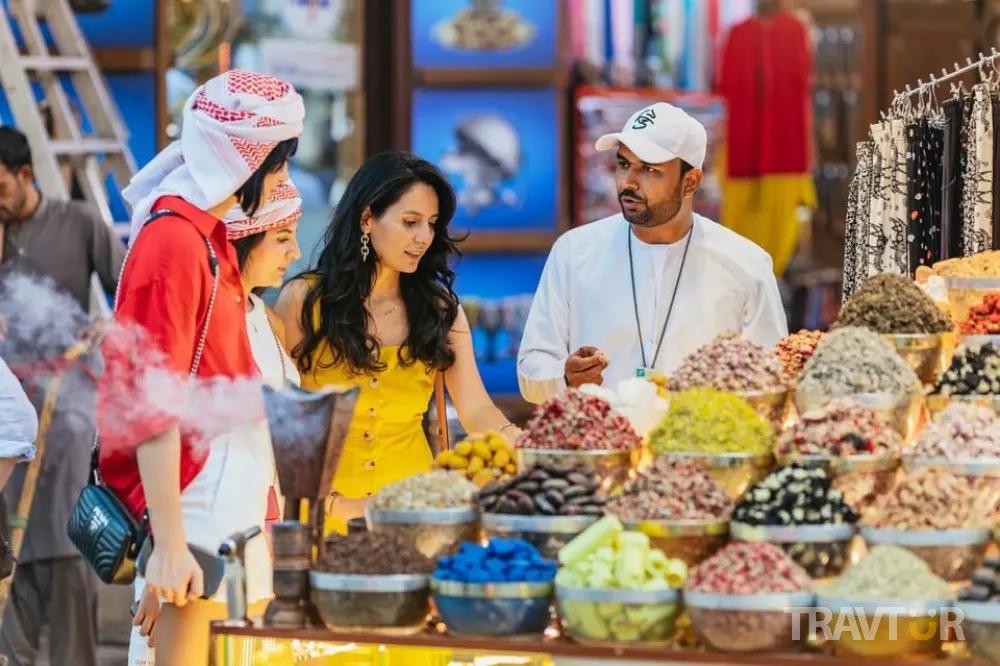 Dubai sightseeing tour Old Dubai abra ride and souks