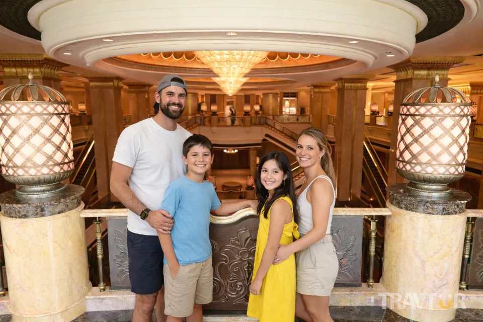 Emirates Palace photo stop Abu Dhabi