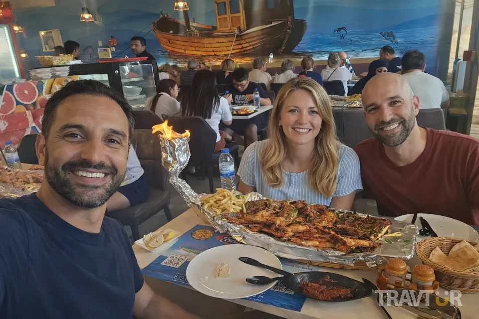 Fish Market Abu Dhabi lunch stop with dorades and shrimps