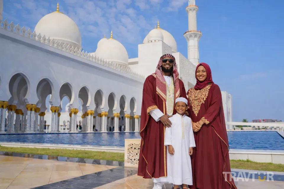 Sheikh Zayed Mosque interior Abu Dhabi tour