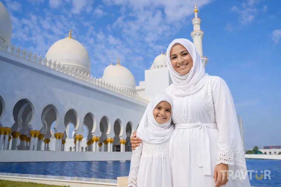Sheikh Zayed Grand Mosque on Abu Dhabi City Tour with Qasr Al Watan Ticket