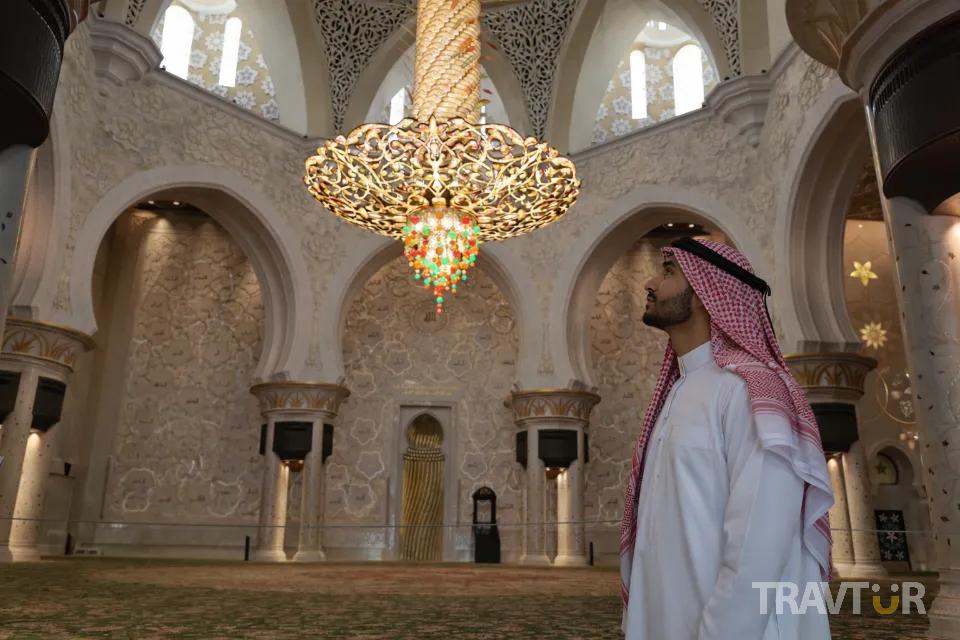 Sheikh Zayed Grand Mosque on Abu Dhabi City Tour with Qasr Al Watan Ticket
